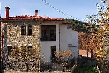 το πέτρινο Πανσιόν Πεζούλα